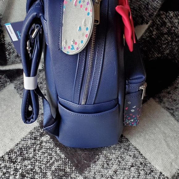 Loungefly mini backpack Hong kong - Picture 4 of 4